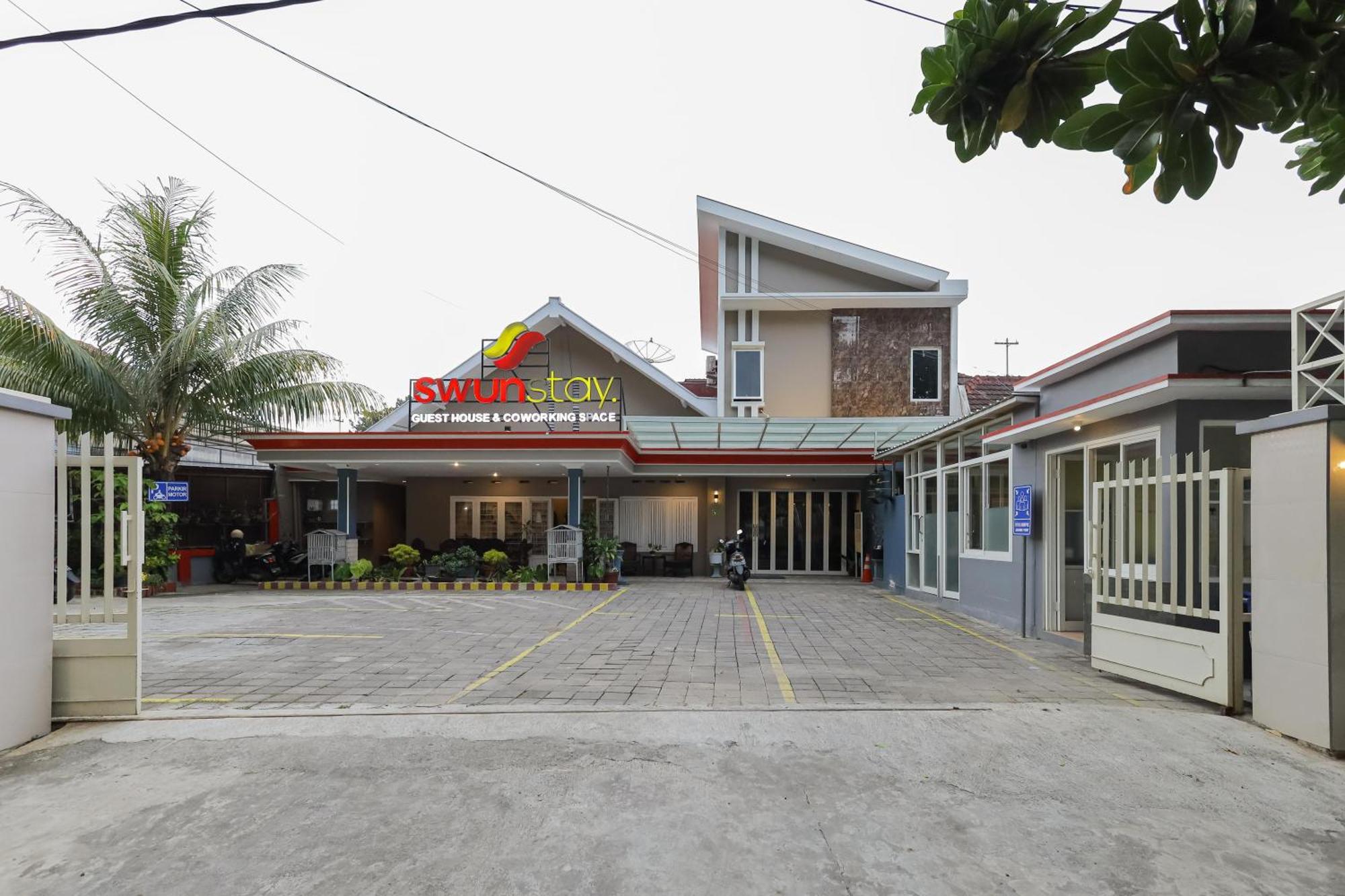 Reddoorz Plus At Swun Stay Raya Langsep Malang Exteriör bild
