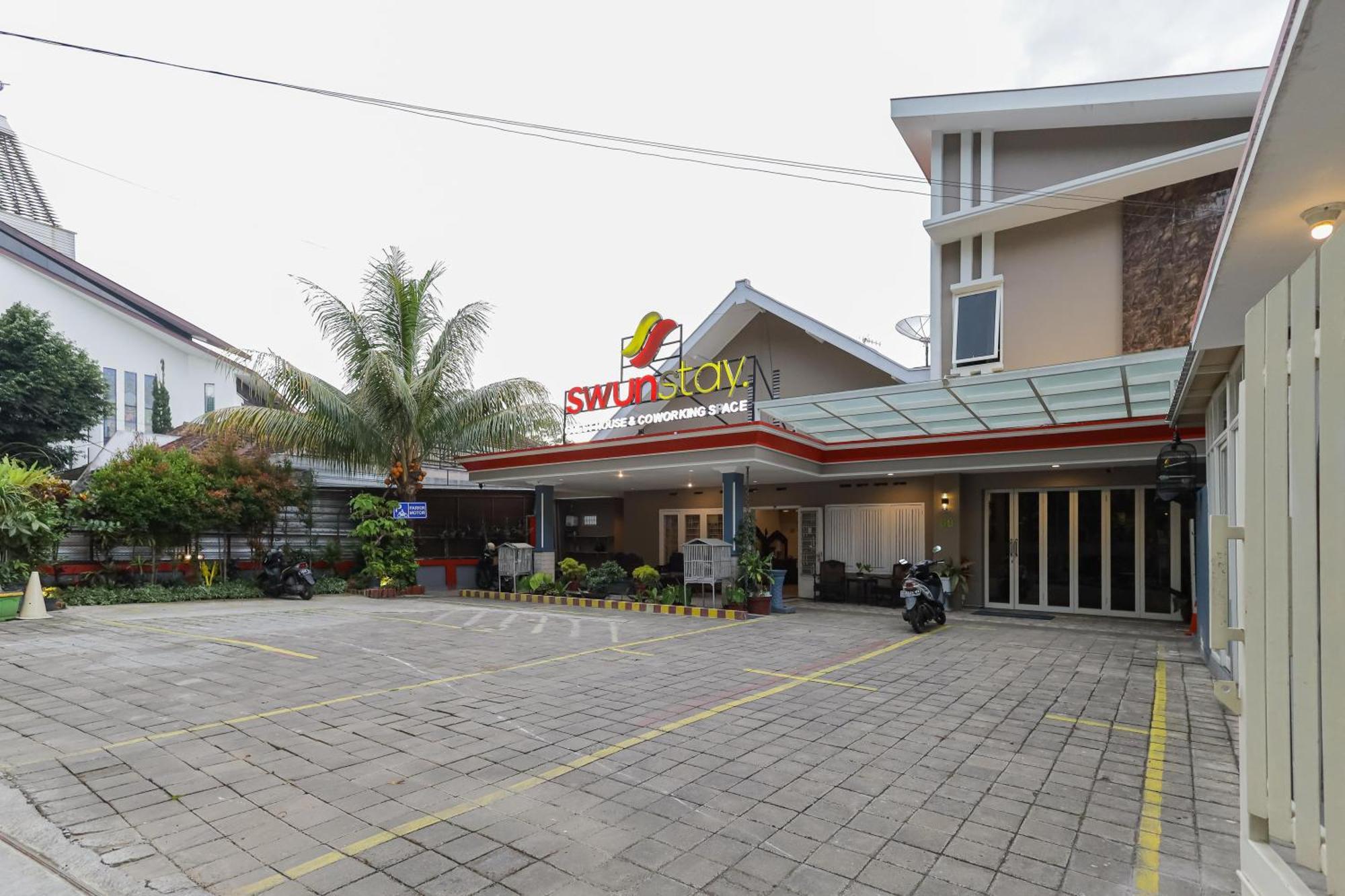 Reddoorz Plus At Swun Stay Raya Langsep Malang Exteriör bild