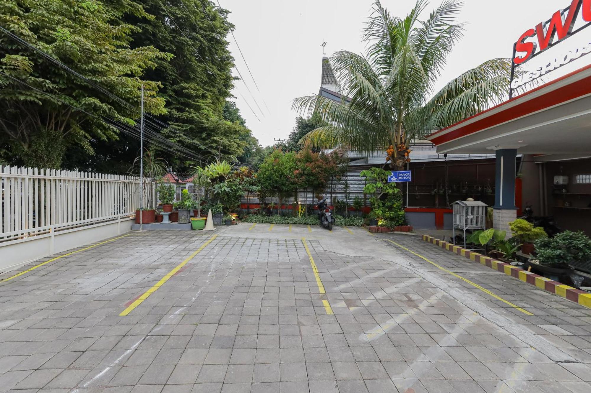 Reddoorz Plus At Swun Stay Raya Langsep Malang Exteriör bild