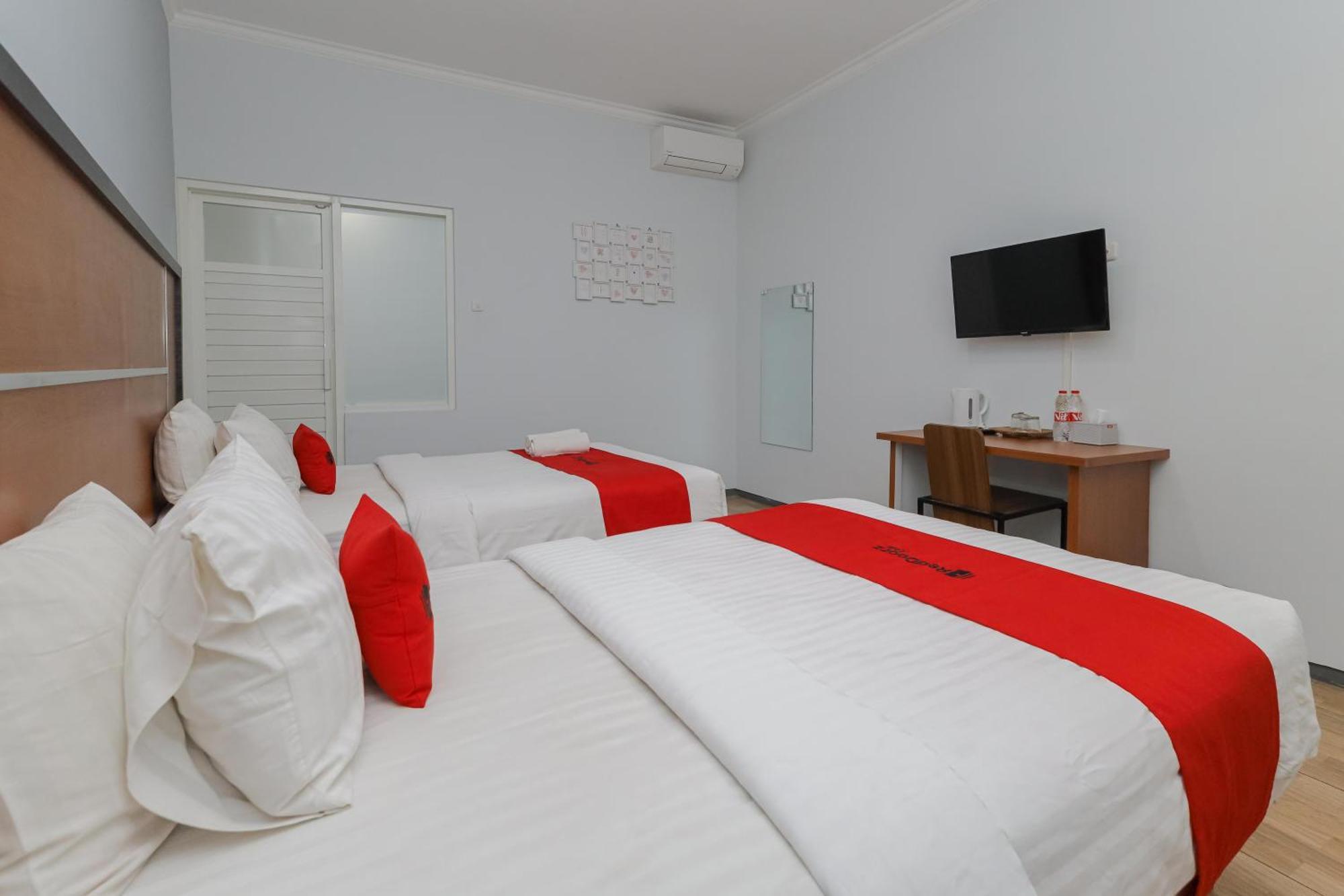 Reddoorz Plus At Swun Stay Raya Langsep Malang Exteriör bild