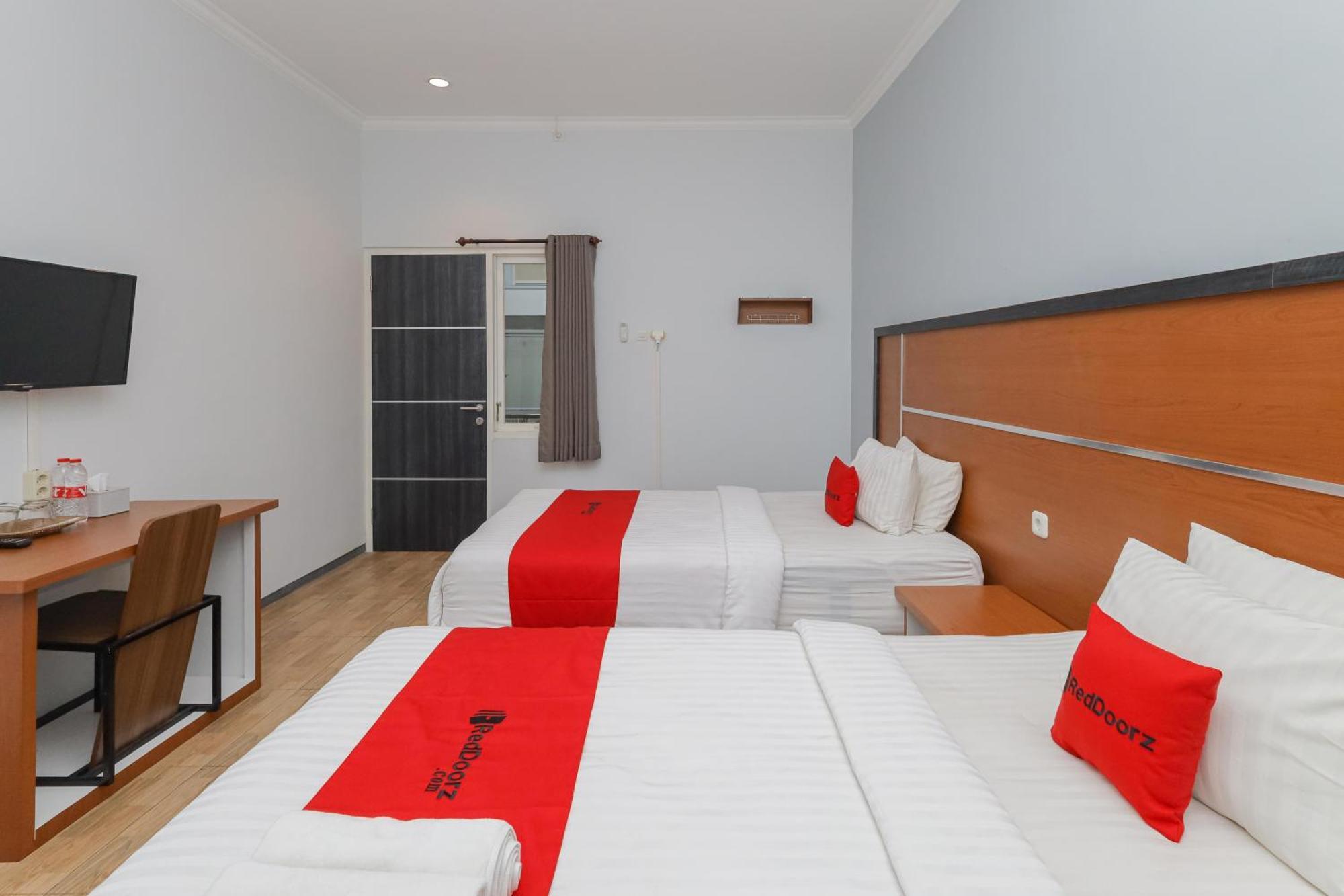 Reddoorz Plus At Swun Stay Raya Langsep Malang Exteriör bild