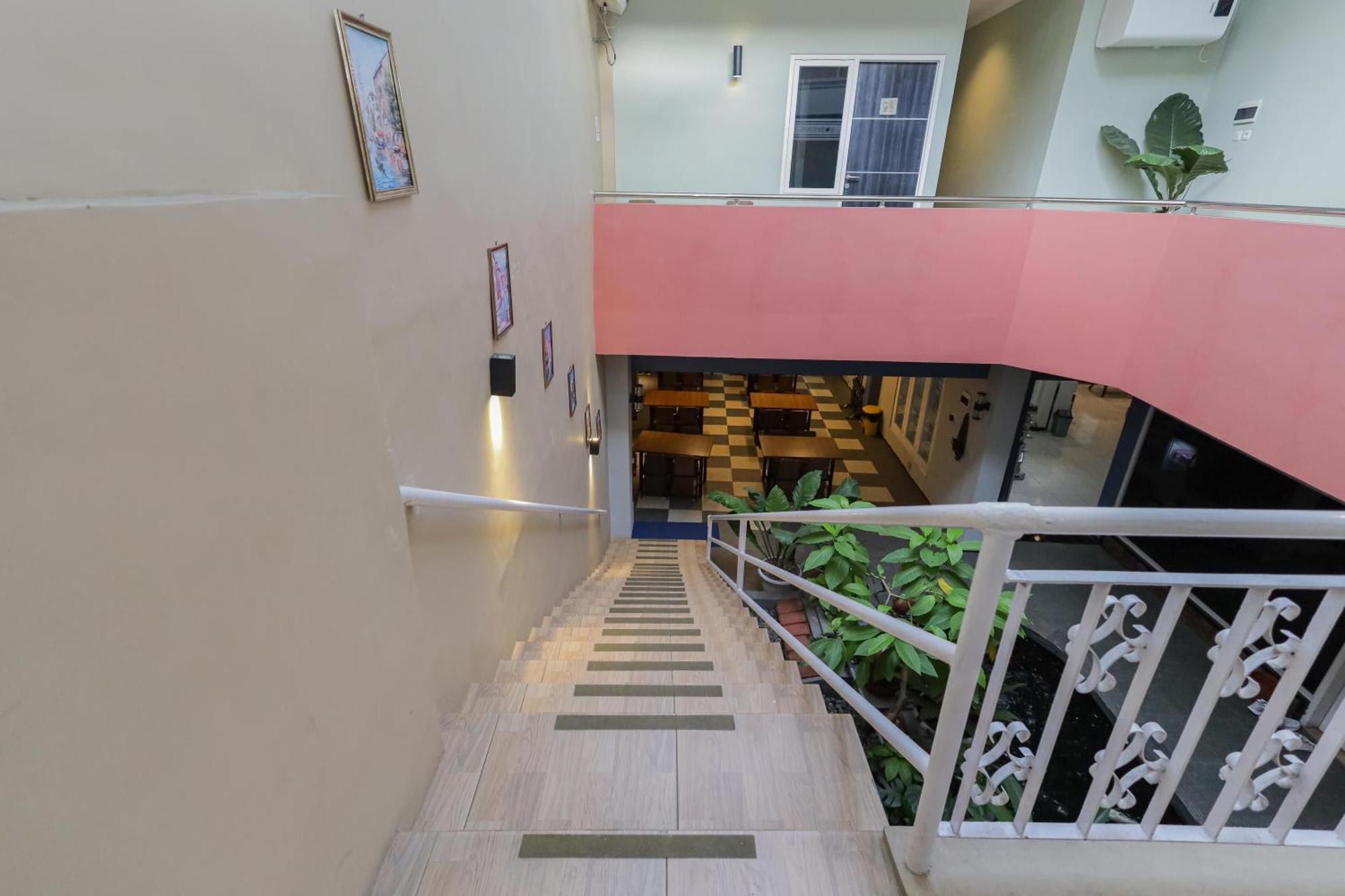 Reddoorz Plus At Swun Stay Raya Langsep Malang Exteriör bild