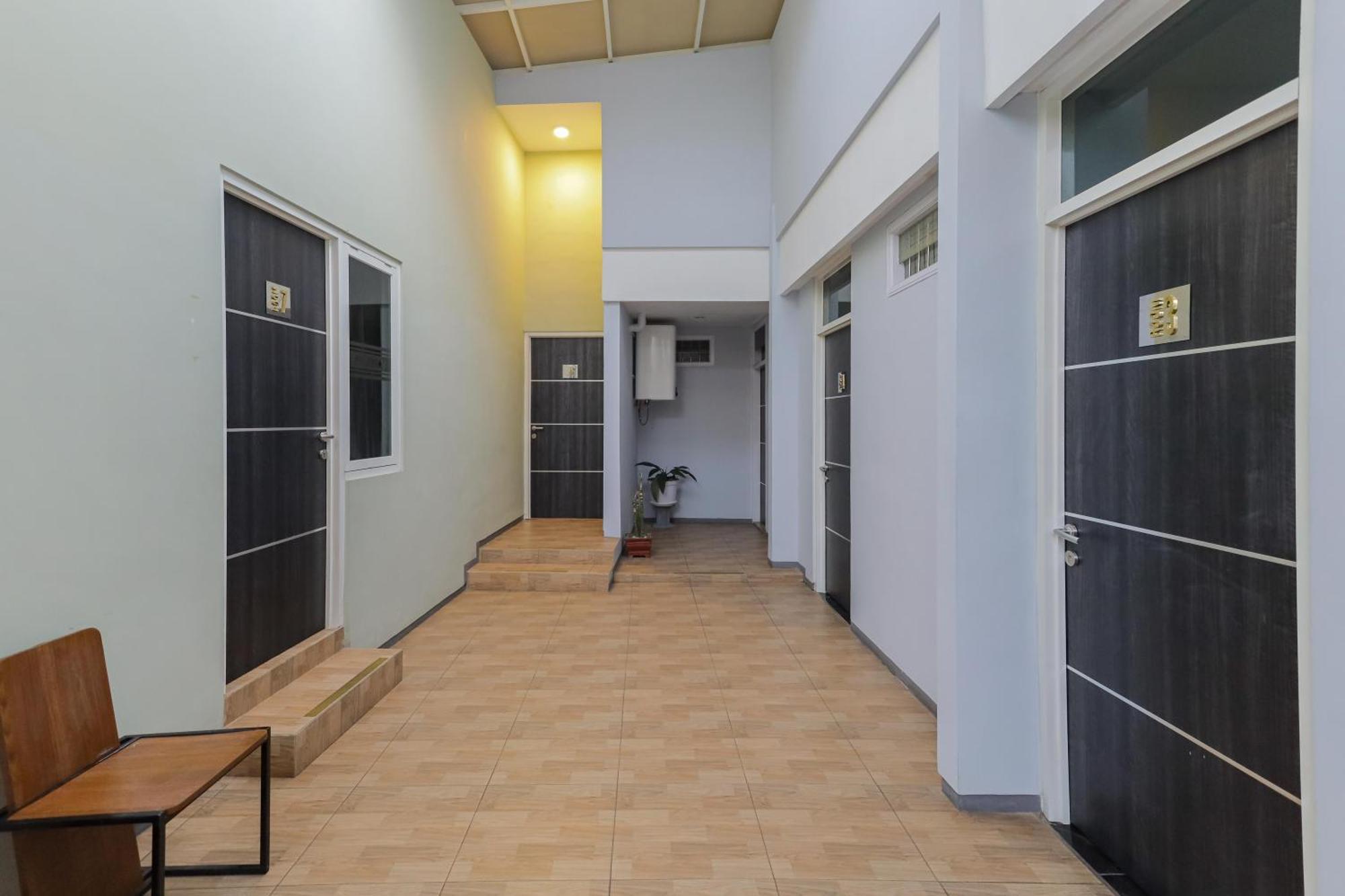 Reddoorz Plus At Swun Stay Raya Langsep Malang Exteriör bild