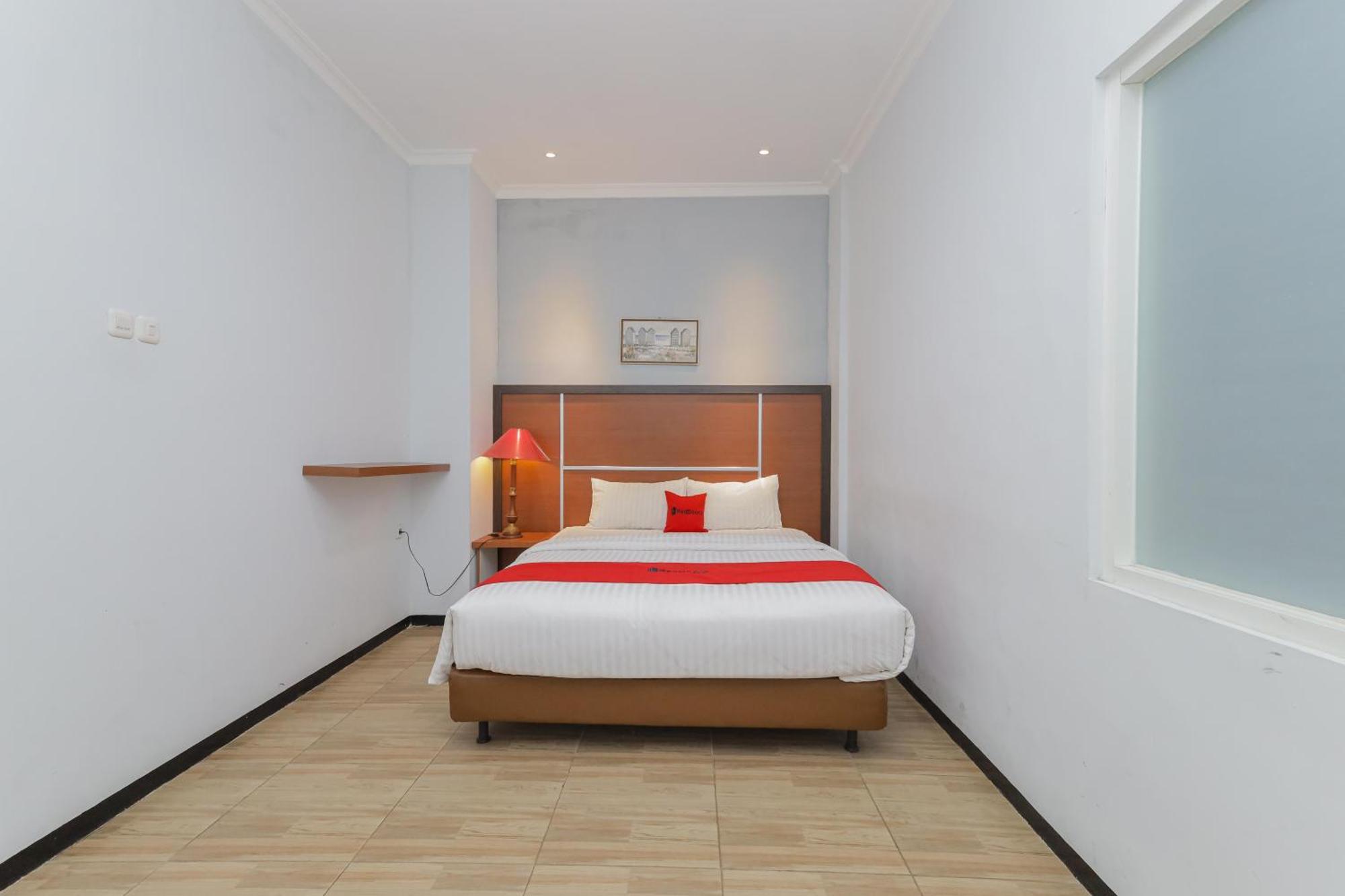 Reddoorz Plus At Swun Stay Raya Langsep Malang Exteriör bild