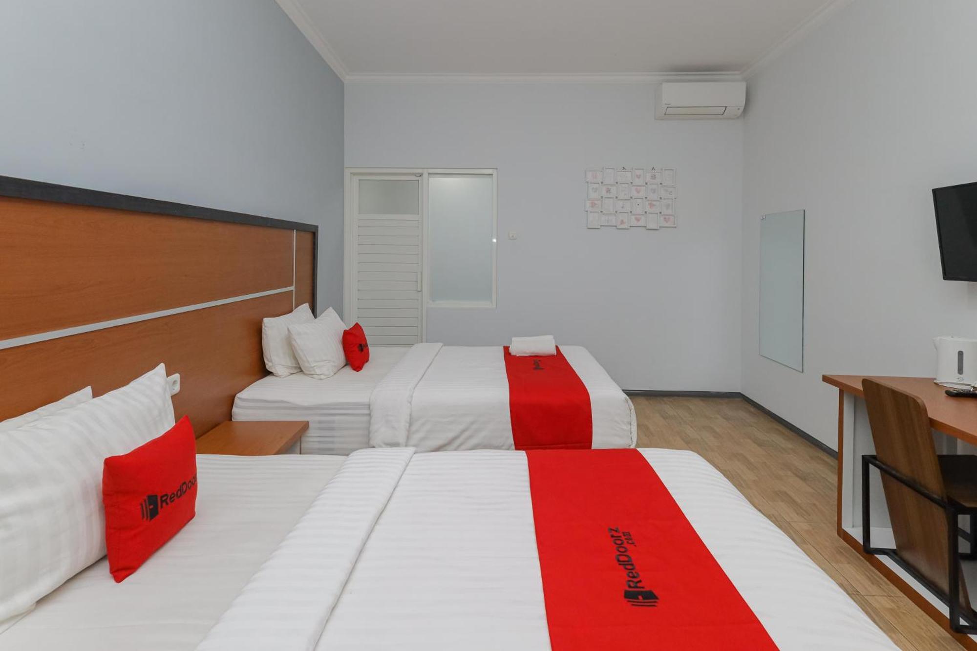 Reddoorz Plus At Swun Stay Raya Langsep Malang Exteriör bild