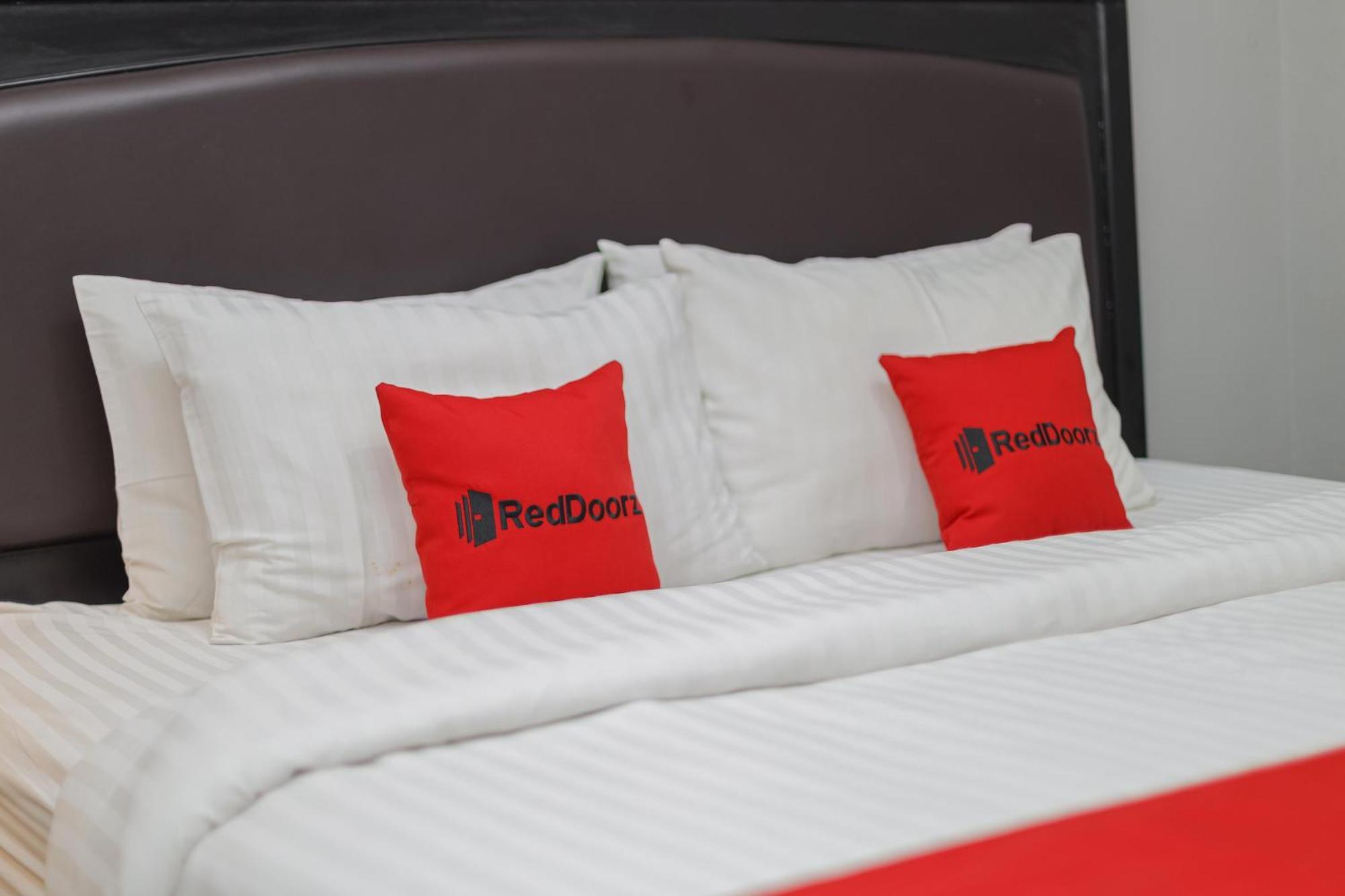Reddoorz Plus At Swun Stay Raya Langsep Malang Exteriör bild